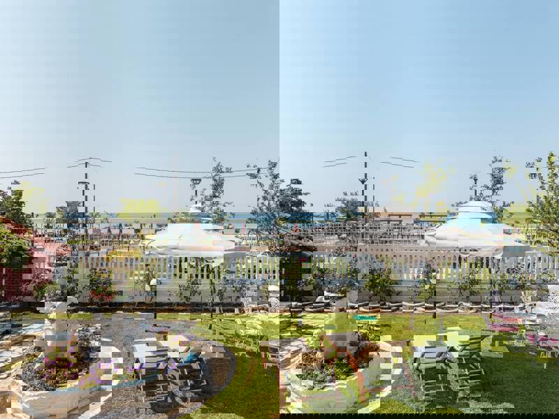 See View and Garden